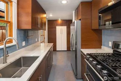 607 23rd Avenue E, Seattle, WA 98112 - Photo 10