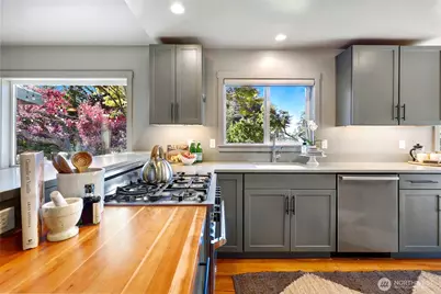 9822 Cherry Street, Edmonds, WA 98020 - Photo 14