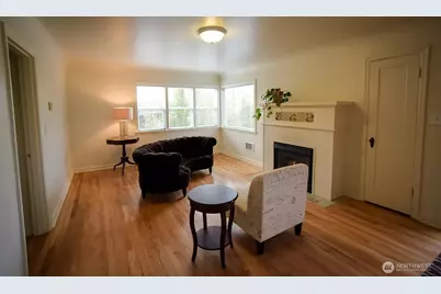 9202 17th Avenue SW, Seattle, WA 98106 - Photo 2