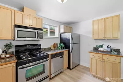 626 W Emerson Street, Seattle, WA 98119 - Photo 10