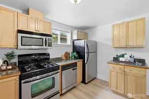 626 W Emerson St, Seattle, WA 98119 - Photo 10