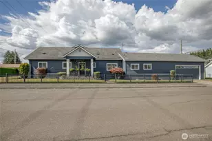 218 B St, Cosmopolis, WA 98537 - Photo 2