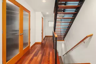 2423 N 75th St, Seattle, WA 98103 - Photo 6