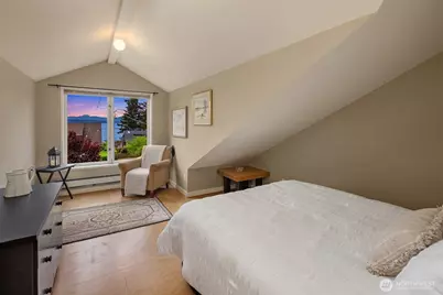 4712 SW Brace Point Drive, Seattle, WA 98136 - Photo 4
