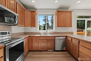 2021 NE 25th Pl, Renton, WA 98056 - Photo 12