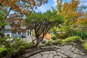 863 E Gwinn Pl, Seattle, WA 98102 - Photo 16