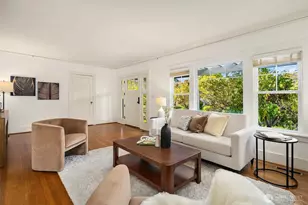 863 E Gwinn Pl, Seattle, WA 98102 - Photo 10