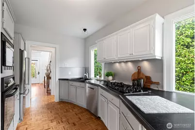 1557 Thorndyke Avenue W, Seattle, WA 98199 - Photo 14