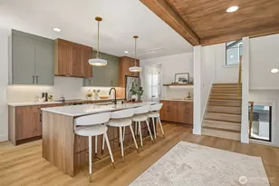 1218 NE 103rd St, Seattle, WA 98125 - Photo 2