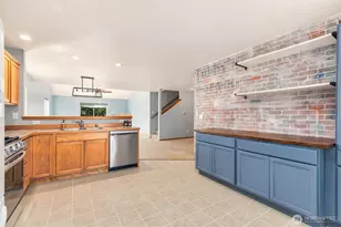1068 Homestead Dr, Burlington, WA 98233 - Photo 8