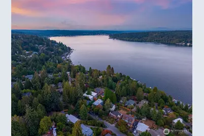 12069 Lakeside Place NE, Seattle, WA 98125 - Photo 2