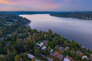 12069 Lakeside Pl NE, Seattle, WA 98125 - Photo 2