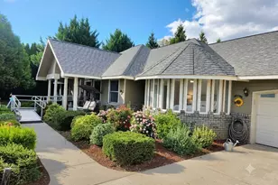 327 Lancaster Rd, Selah, WA 98942 - Photo 2