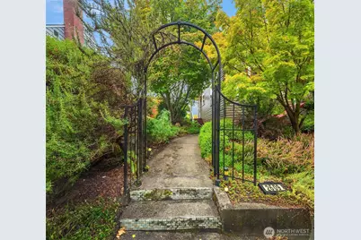 2609 Queen Anne Avenue N, Seattle, WA 98109 - Photo 24
