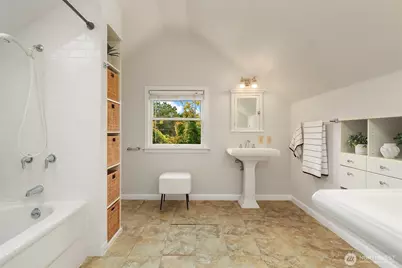 2609 Queen Anne Avenue N, Seattle, WA 98109 - Photo 20