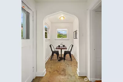 2609 Queen Anne Avenue N, Seattle, WA 98109 - Photo 12