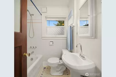2609 Queen Anne Avenue N, Seattle, WA 98109 - Photo 14