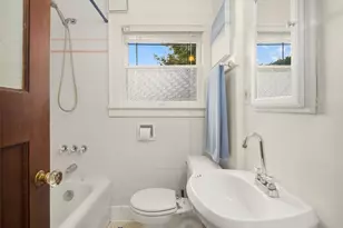 2609 Queen Anne Ave N, Seattle, WA 98109 - Photo 14