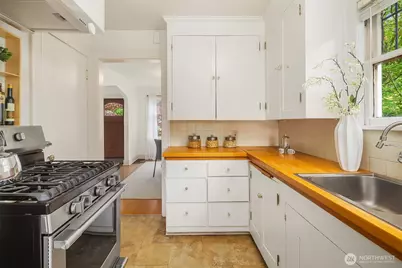 2609 Queen Anne Avenue N, Seattle, WA 98109 - Photo 10