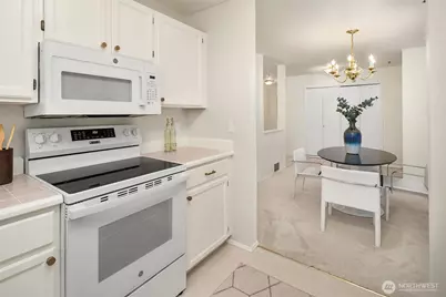 200 99th Avenue NE #28, Bellevue, WA 98004 - Photo 8