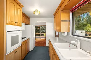 8619 Maple Ln, Edmonds, WA 98026 - Photo 10