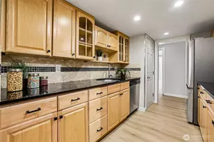 1250 Taylor Ave N, Seattle, WA 98109 - Photo 12
