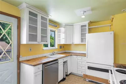 8400 32nd Avenue SW, Seattle, WA 98126 - Photo 10