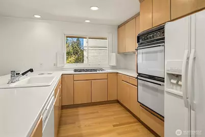 1425 Broadmoor Drive E, Seattle, WA 98112 - Photo 8
