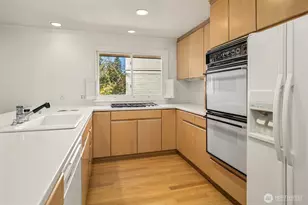 1425 Broadmoor Dr E, Seattle, WA 98112 - Photo 8