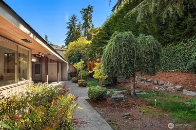 1425 Broadmoor Drive E, Seattle, WA 98112 - Photo 2