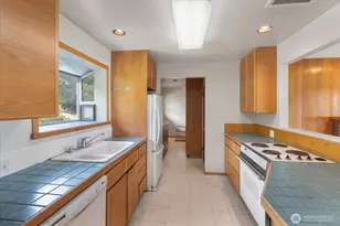 12286 Shorewood Dr SW, Seattle, WA 98146 - Photo 10