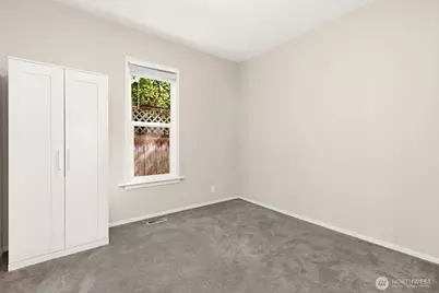 5563 Kenwood Place N, Seattle, WA 98103 - Photo 18
