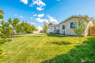 250 J St NE, Ephrata, WA 98823 - Photo 2