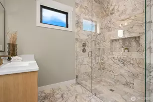 8040 Forest Dr NE, Seattle, WA 98115 - Photo 24