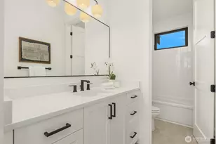 8040 Forest Dr NE, Seattle, WA 98115 - Photo 30