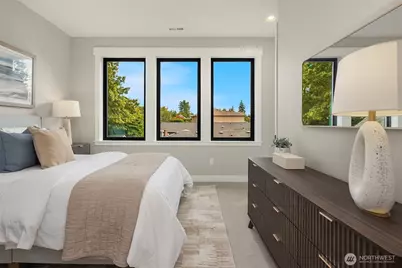 8040 Forest Drive NE, Seattle, WA 98115 - Photo 28