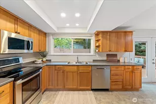 9210 166th Pl NE, Redmond, WA 98052 - Photo 10