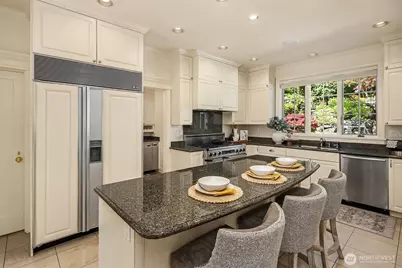 5506 NE Penrith Road, Seattle, WA 98105 - Photo 10