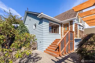 712 NW 65th St, Seattle, WA 98117 - Photo 2