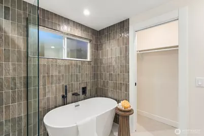 5817 56th Avenue NE, Seattle, WA 98105 - Photo 18