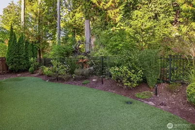 1703 NE Falls Drive, Issaquah, WA 98029 - Photo 32
