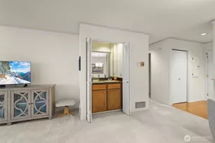 401 100th Ave NE, Bellevue, WA 98004 - Photo 8