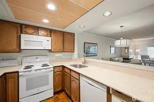 401 100th Ave NE, Bellevue, WA 98004 - Photo 12