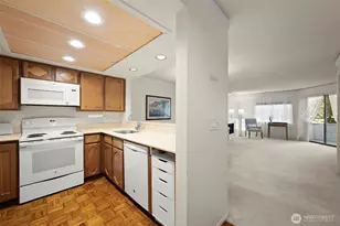 401 100th Ave NE, Bellevue, WA 98004 - Photo 10