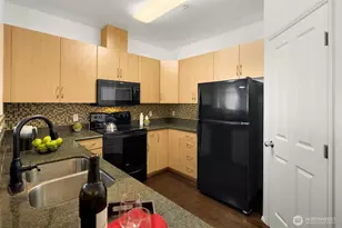 535 241st Ln SE, Sammamish, WA 98074 - Photo 14