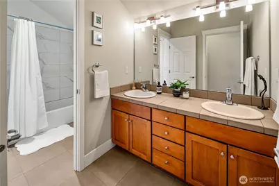 128 B 25th Avenue E, Seattle, WA 98112 - Photo 14