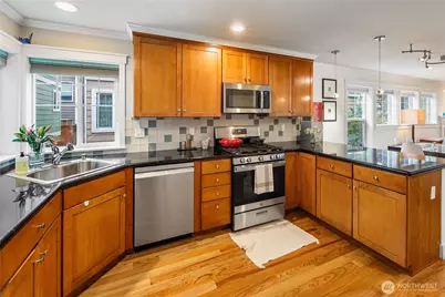 128 B 25th Avenue E, Seattle, WA 98112 - Photo 8