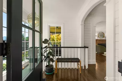 1107 4th Avenue N, Seattle, WA 98109 - Photo 6