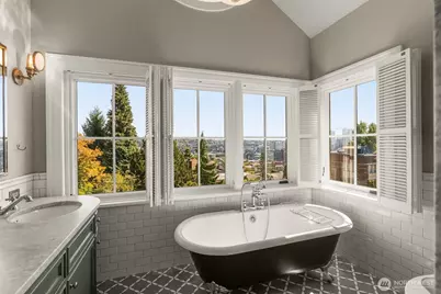 1107 4th Avenue N, Seattle, WA 98109 - Photo 28