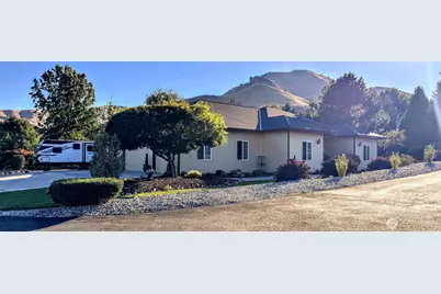 108 N Western Avenue, Wenatchee, WA 98801 - Photo 1